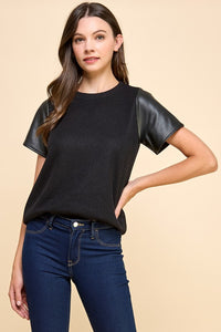 Blusa con manga vinipiel negro (Nueva)