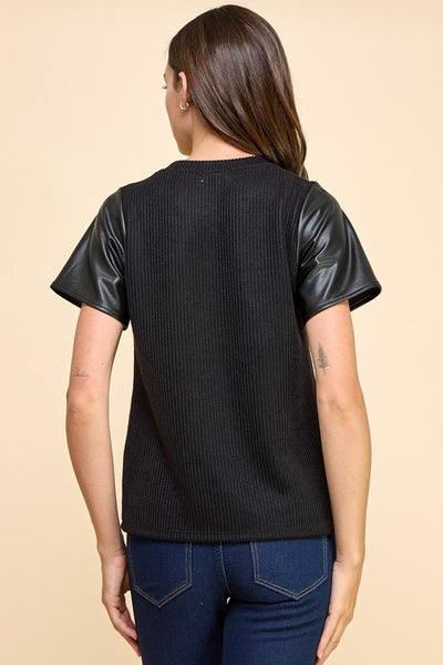 Blusa con manga vinipiel negro (Nueva)