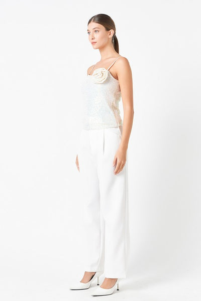 Top blanco de brillos con una flor (Nuevo)