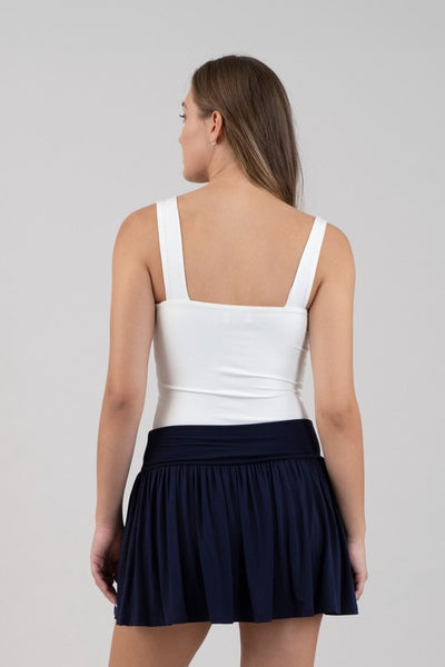 Blusa básica sin mangas de color blanca (Nueva)