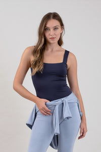 Blusa básica sin mangas color negro (Nuevo)