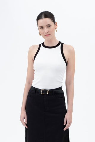 Blusa sin manga con borde negro (Nuevo)