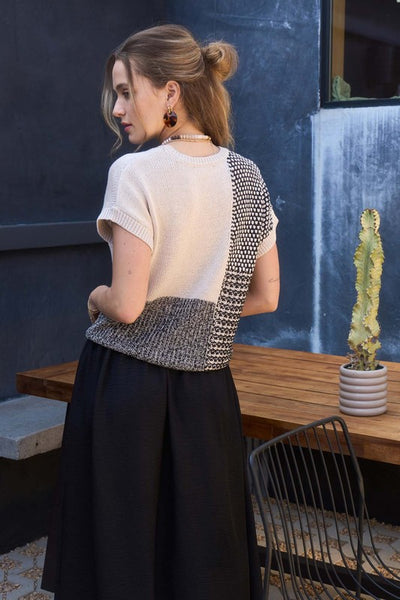 Blusa de punto beige con negro (Nueva)
