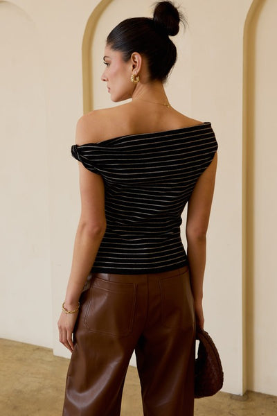 Top off-shoulder negro con rayas(Nuevo)