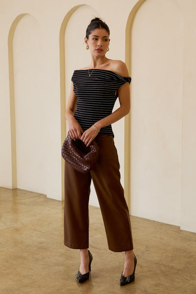 Top off-shoulder negro con rayas(Nuevo)