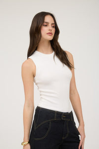 Blusa sin mangas de color blanco (Nuevo)