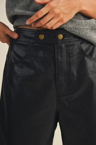 Pantalon negro de piel con botones dorados (Nuevo)