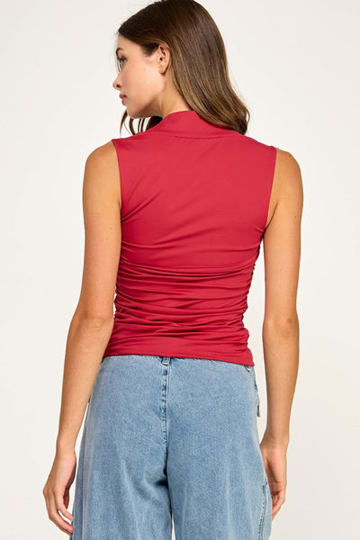 Top rojo básico sin mangas (Nuevo)