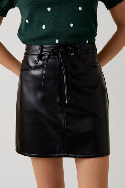 falda negra tipo cuero (Nueva)