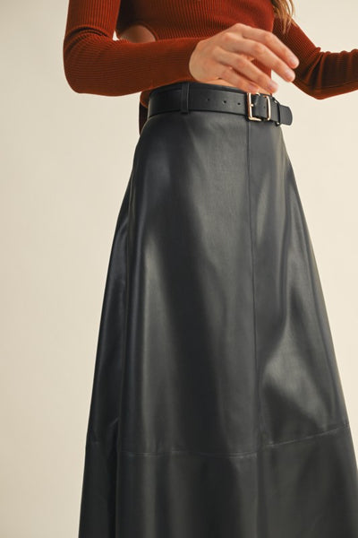 Falda DemiPiel Negra con Cinto