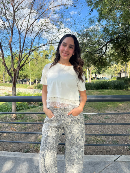 white-t polka dot y encaje