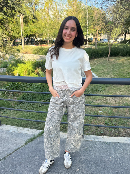 white-t polka dot y encaje