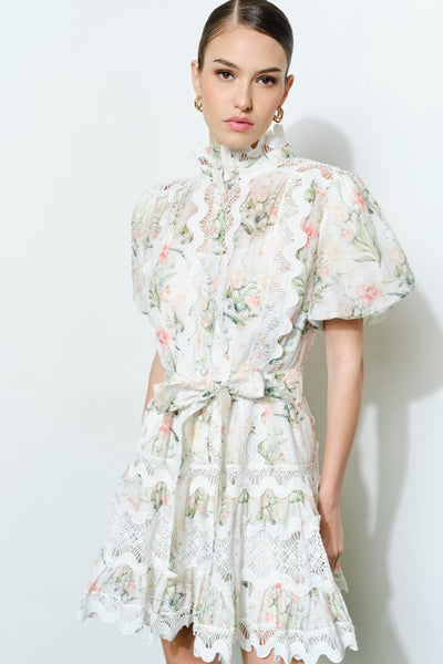 Vestido corto detallado con flores (Nuevo)