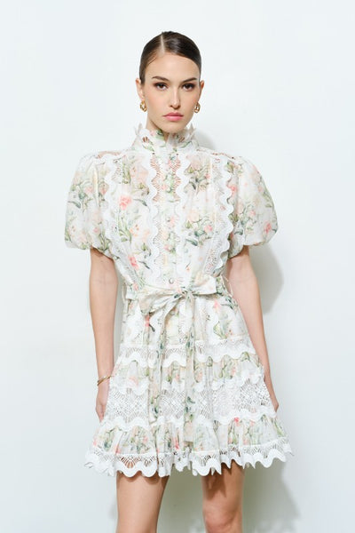 Vestido corto detallado con flores (Nuevo)