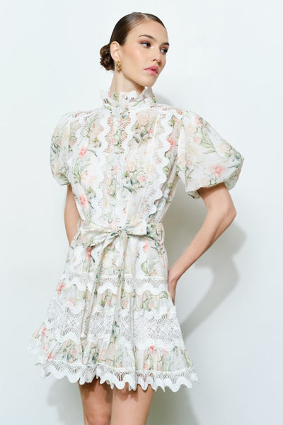 Vestido corto detallado con flores (Nuevo)