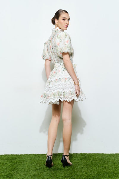Vestido corto detallado con flores (Nuevo)