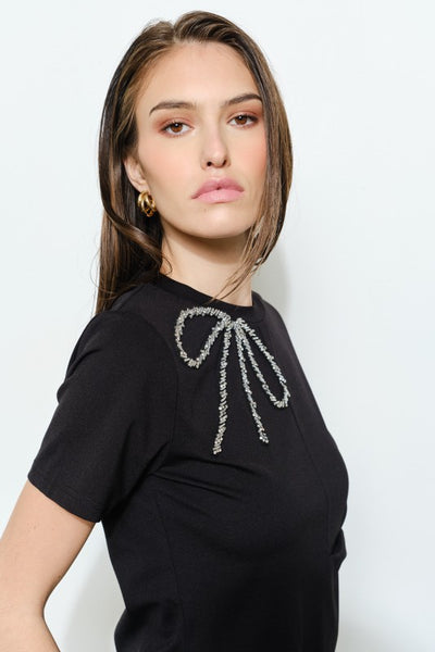 Blusa negra de manga corta con moño de brillos (Nuevo)