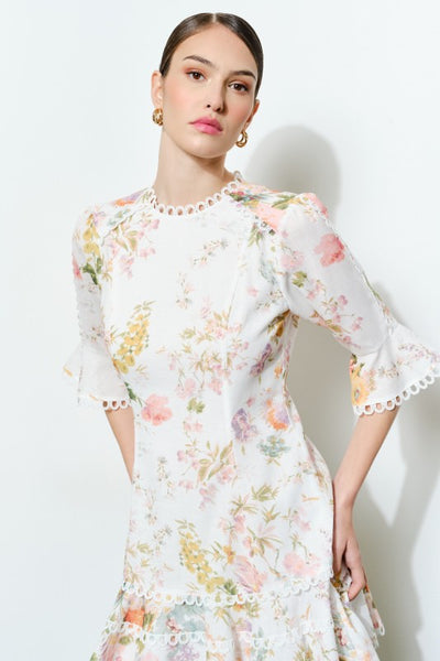 Vestido corto de flores y encaje con mangas (Nuevo)