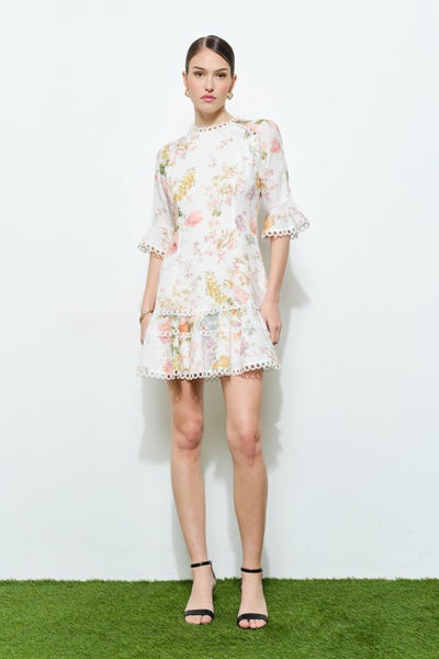 Vestido corto de flores y encaje con mangas (Nuevo)