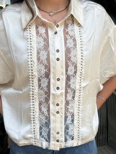Blusa beige con detalle de encaje (NUEVO)