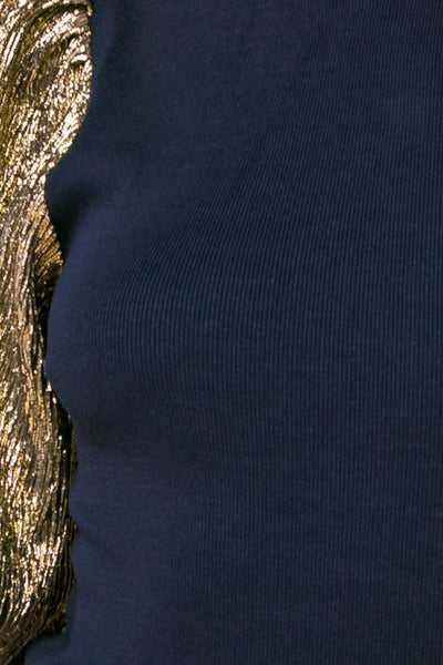 Blusa negra con mangas metálicas doradas (Nueva)