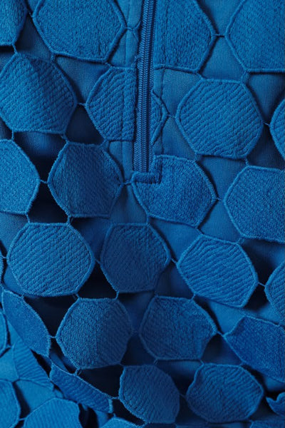 Blusa azul con textura de hexágonos de tirantes (Nuevo)