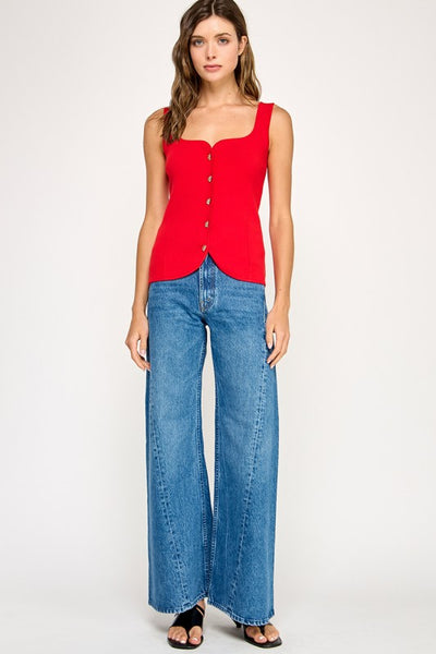 Top rojo sin mangas con botones dorados (Nuevo)