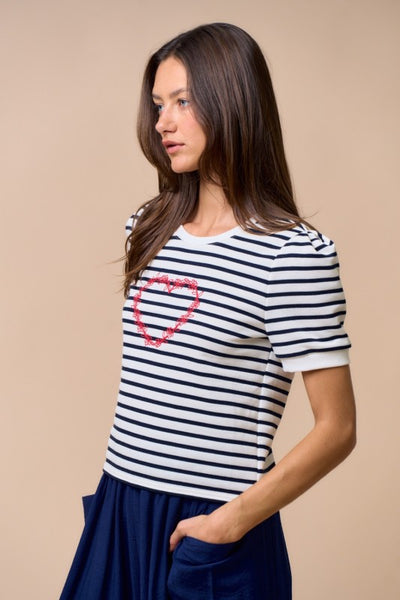 Blusa de strips con corazón rosa (Nuevo)