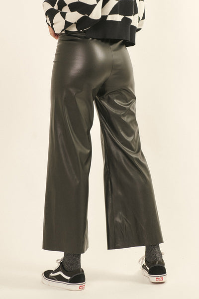 Pantalón pierna ancha vinipiel